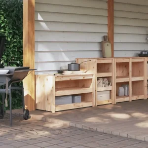 Houten keukenkasten van massief grenenhout voor buitenkeuken